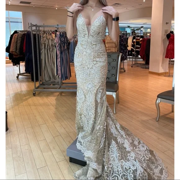 Prom dress size 2, long with trail, gold/champagne - Picture 4 of 7